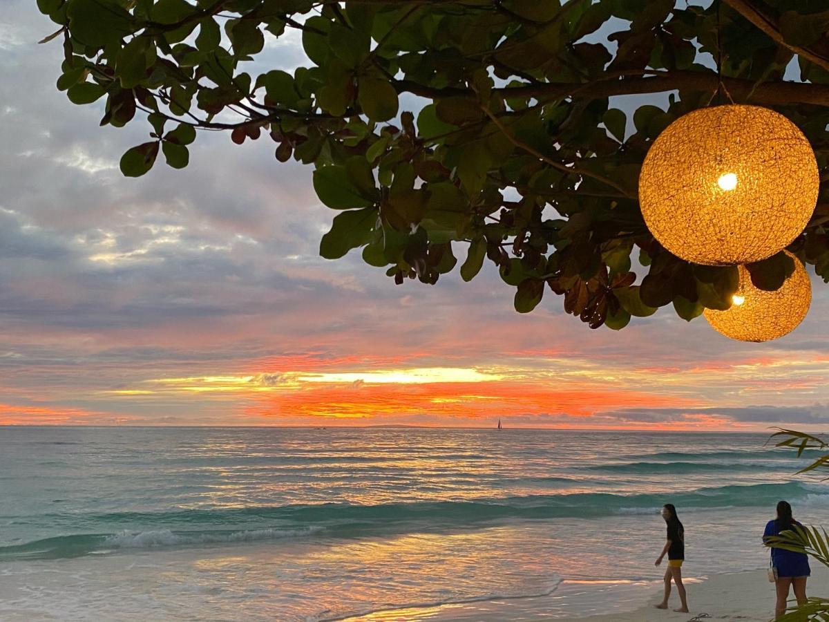 โจนีส์ บีช รีสอร์ต Hotel Balabag  ภายนอก รูปภาพ